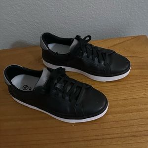 Kizik vegas black shoes